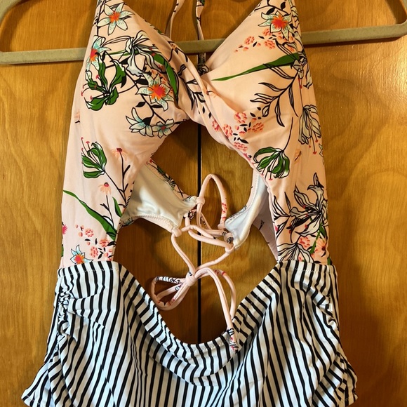 NWT Cupshe Swimsuit. Size XXL - Picture 4 of 10